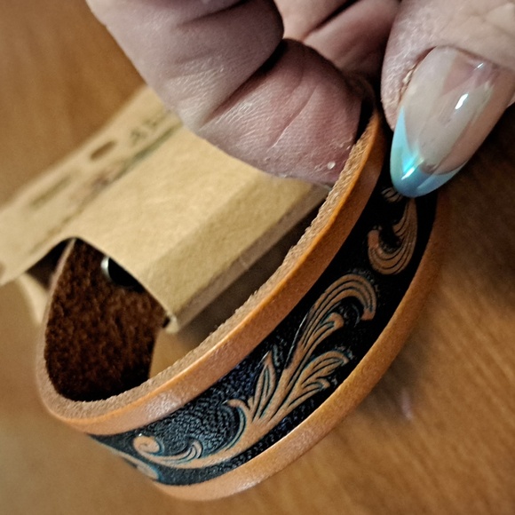 Justin Leather Bracelet with Black and Tan Design - Picture 3 of 4